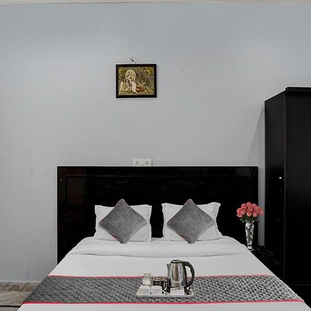 Collection O Samira Residency Near Botanic Garden Of Indian Republic Hotel Ноида Екстериор снимка