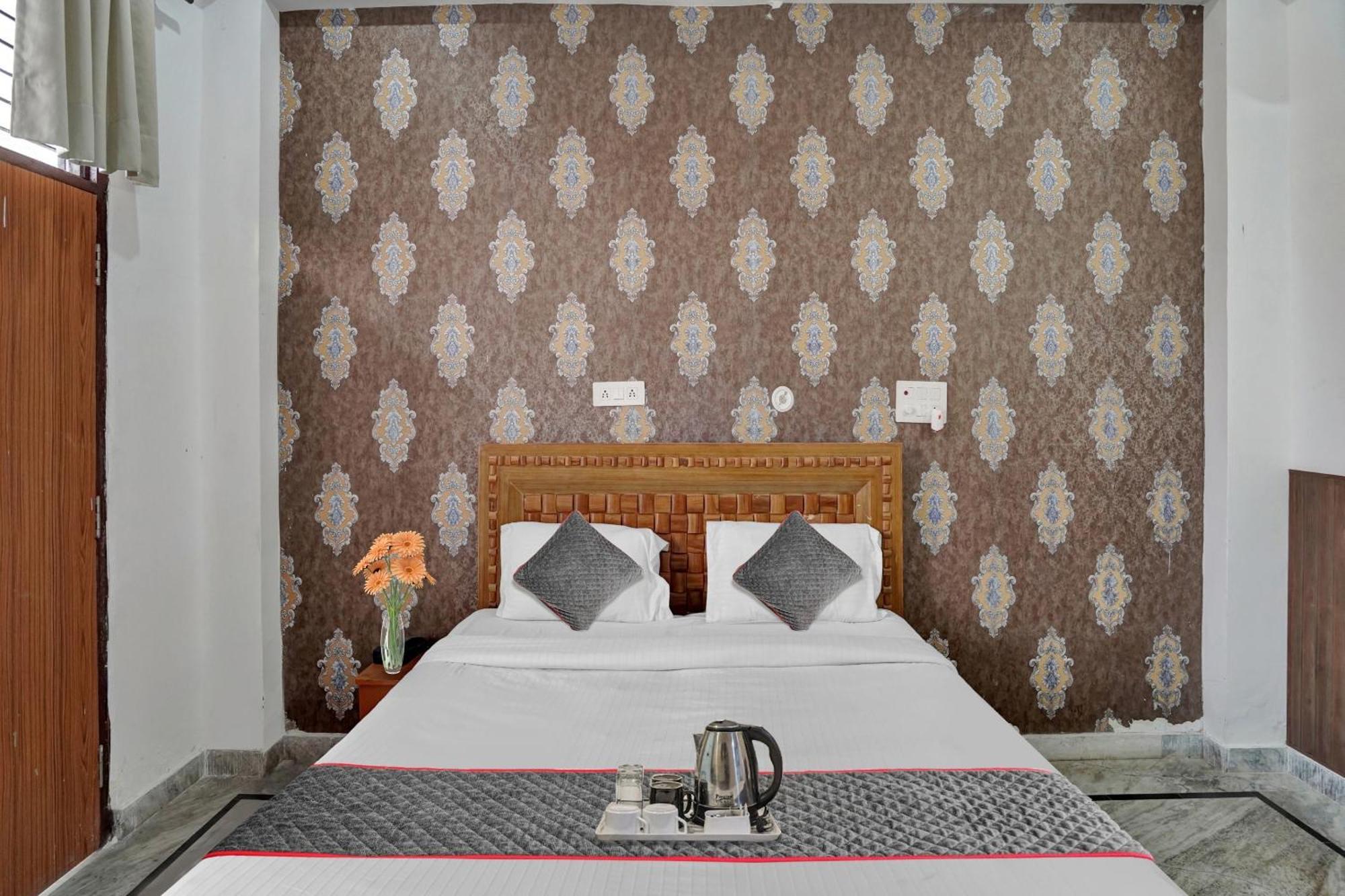 Collection O Samira Residency Near Botanic Garden Of Indian Republic Hotel Ноида Екстериор снимка