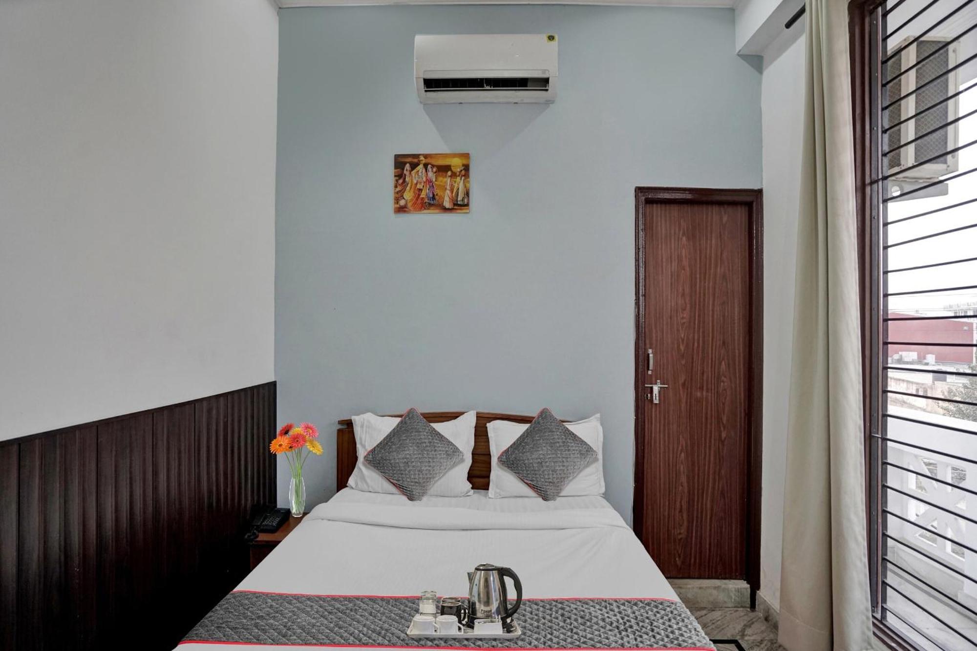 Collection O Samira Residency Near Botanic Garden Of Indian Republic Hotel Ноида Екстериор снимка