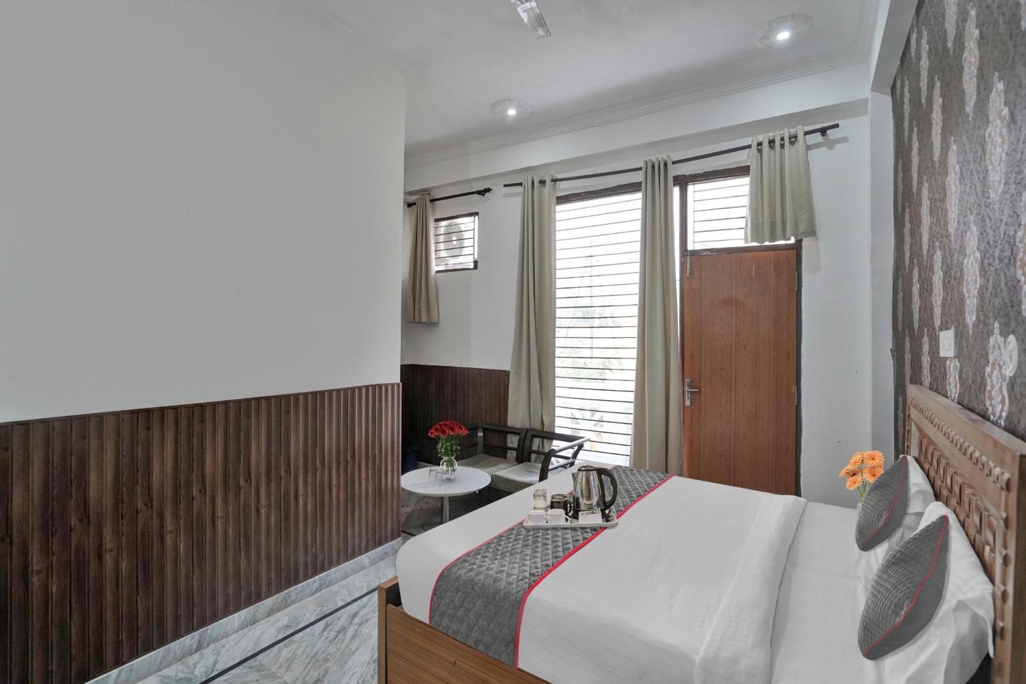 Collection O Samira Residency Near Botanic Garden Of Indian Republic Hotel Ноида Екстериор снимка