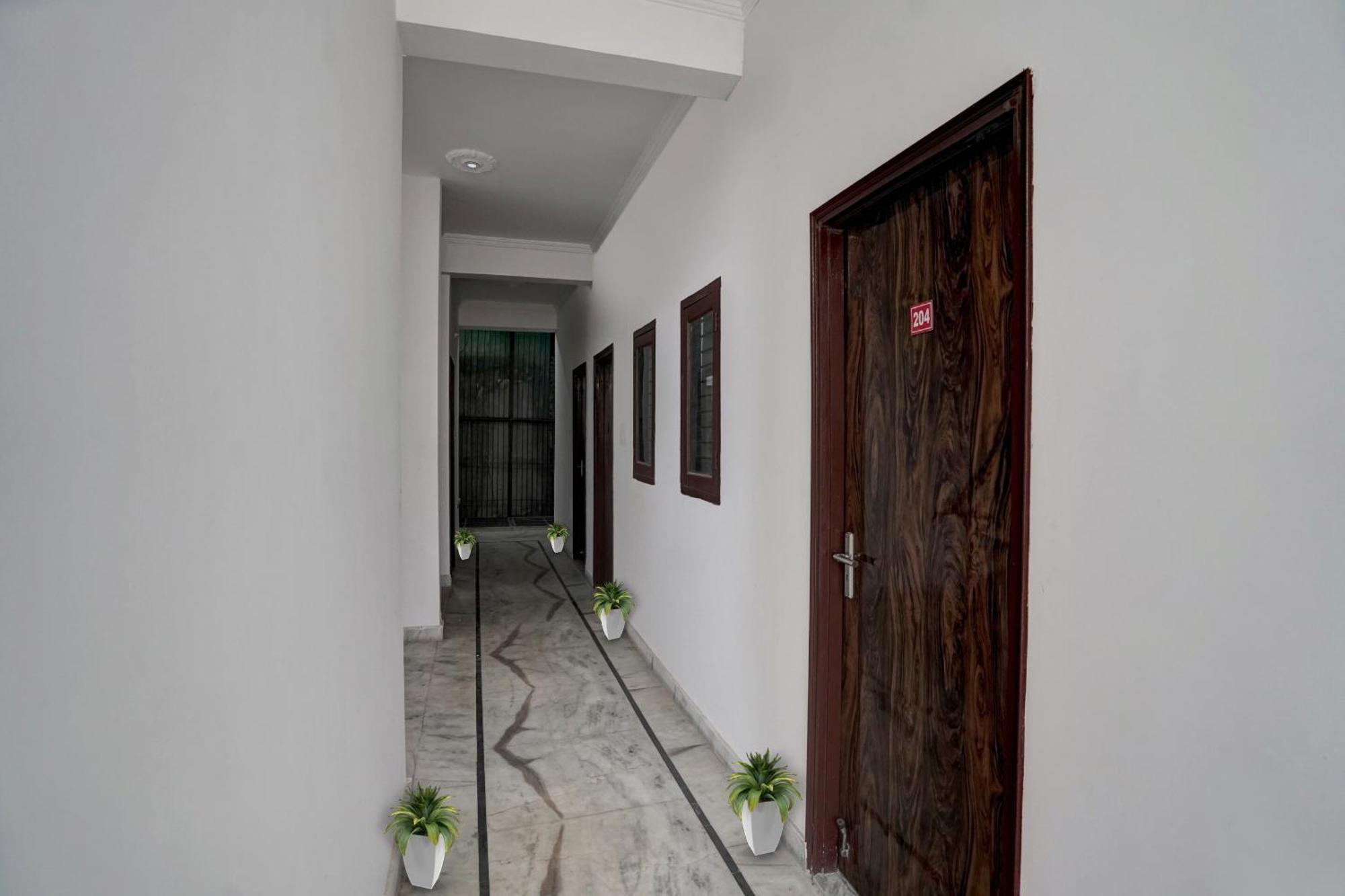 Collection O Samira Residency Near Botanic Garden Of Indian Republic Hotel Ноида Екстериор снимка
