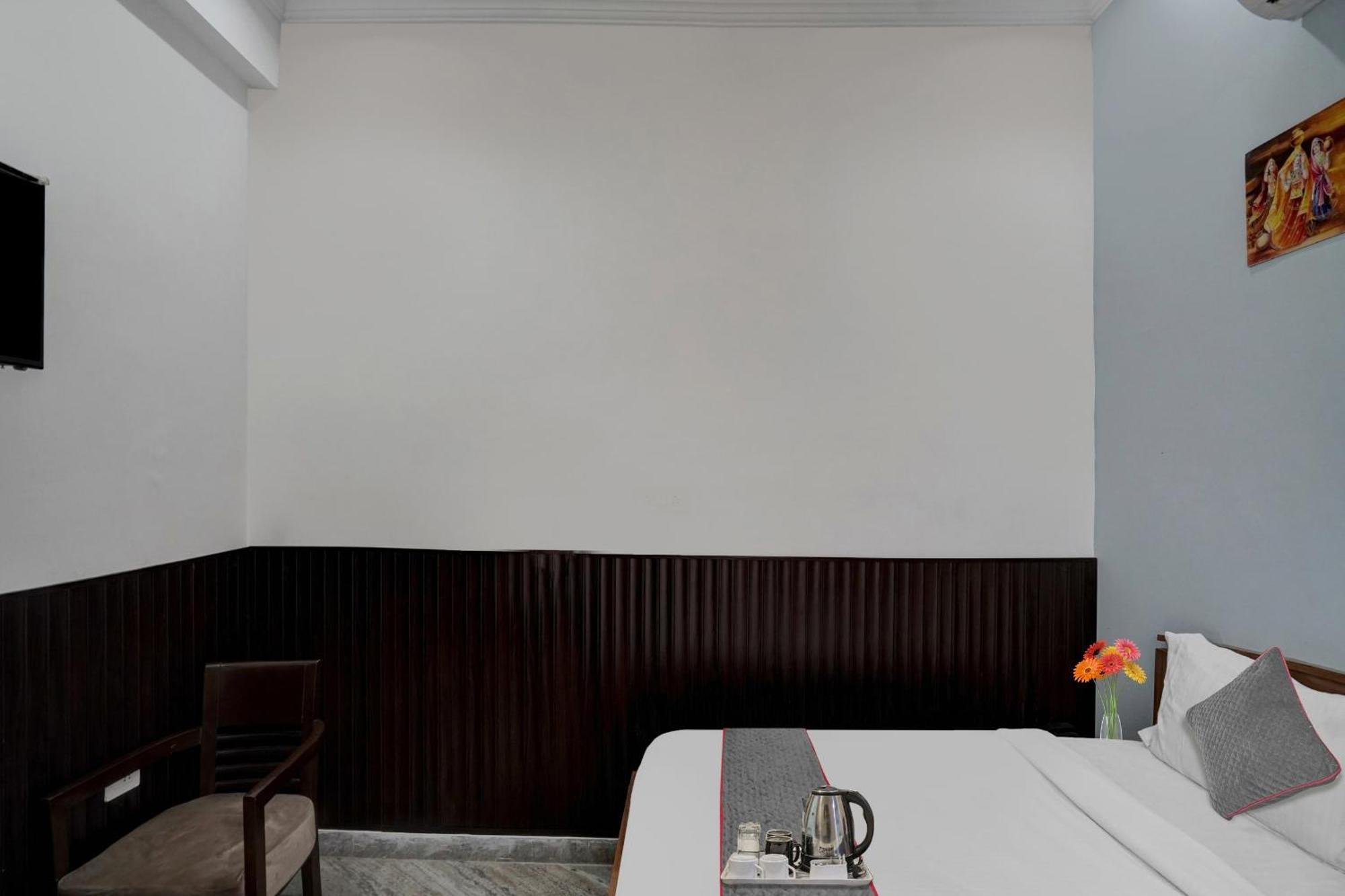 Collection O Samira Residency Near Botanic Garden Of Indian Republic Hotel Ноида Екстериор снимка