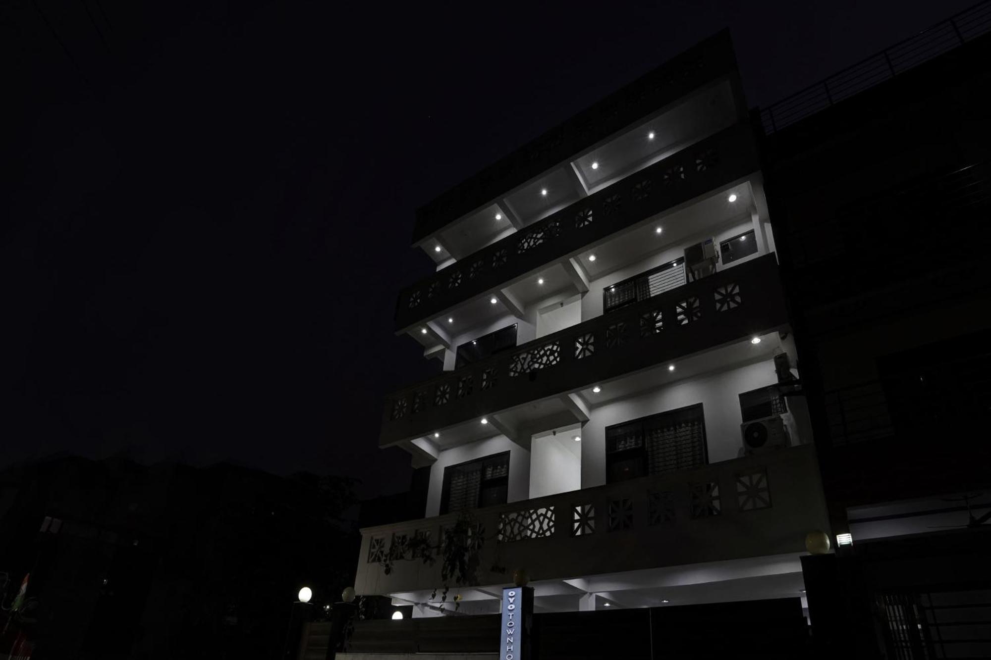 Collection O Samira Residency Near Botanic Garden Of Indian Republic Hotel Ноида Екстериор снимка