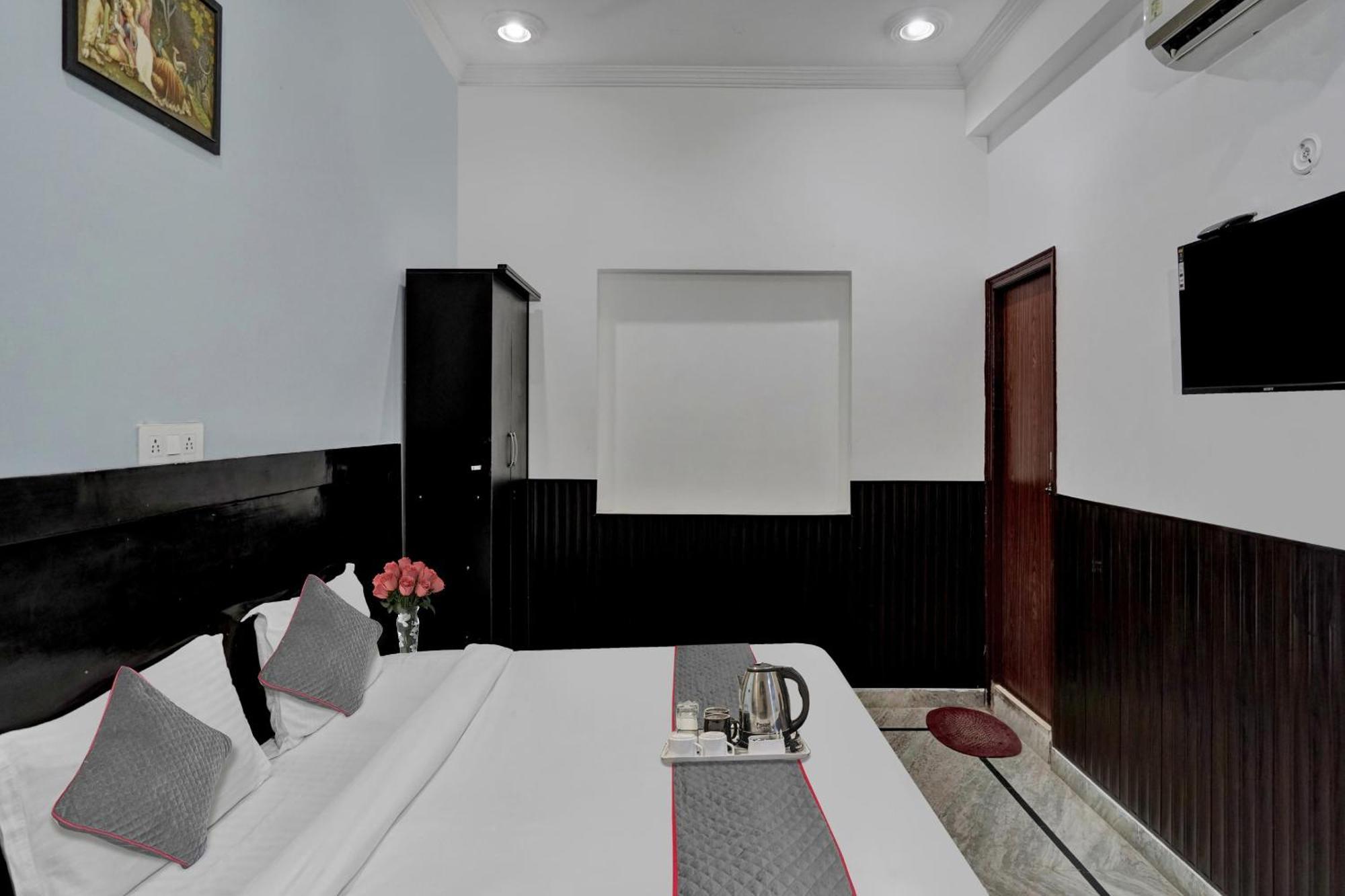Collection O Samira Residency Near Botanic Garden Of Indian Republic Hotel Ноида Екстериор снимка
